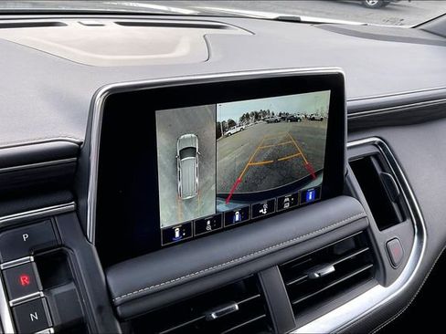 Used 2024 GMC Yukon SLT w/ SLT Luxury Package image 11