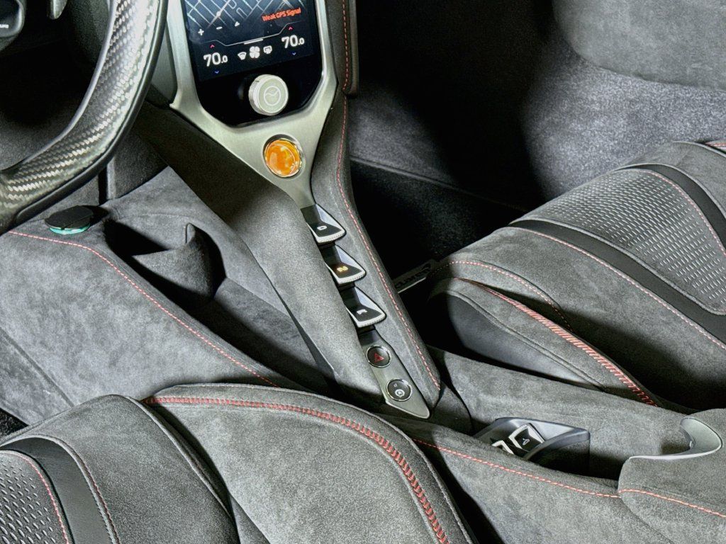 Used 2026 McLaren 750S Spider RWD image 14