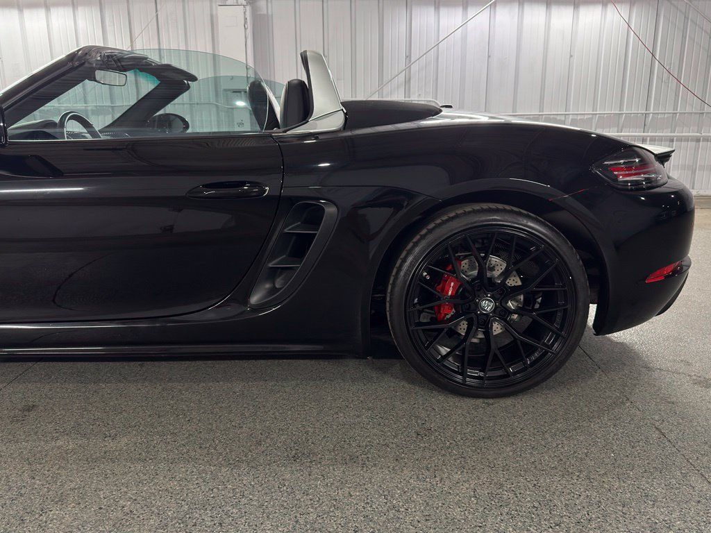 Used 2018 Porsche 718 Boxster RWD image 10
