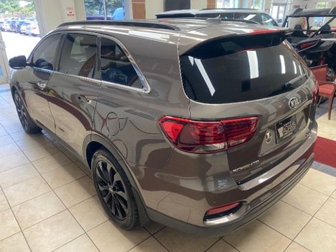 Used 2020 Kia Sorento S FWD image 2