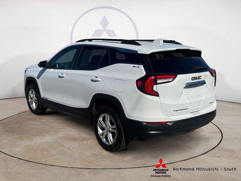 Used 2023 GMC Terrain SLE w/ Driver Convenience Package image 5