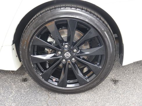 Used 2019 Nissan Maxima SR w/ Premium Package image 41