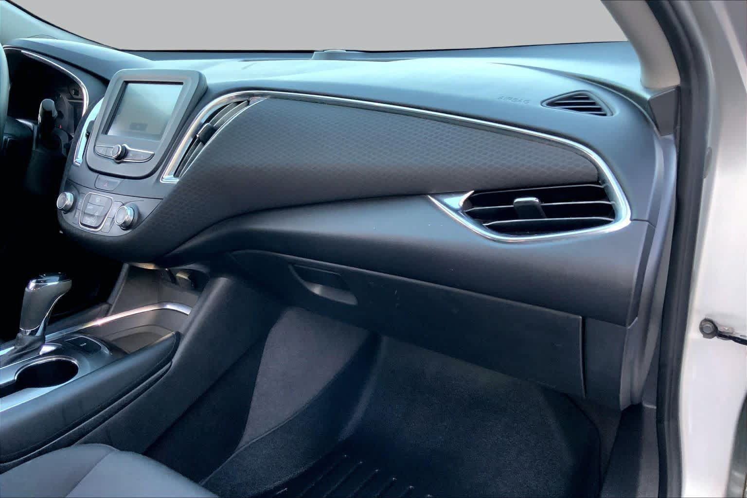 Used 2018 Chevrolet Malibu LT FWD image 18