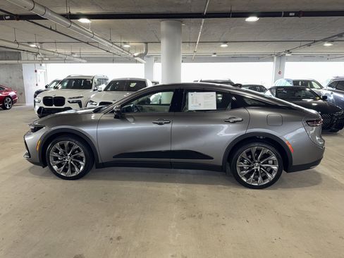 Used 2025 Toyota Crown Limited image 5