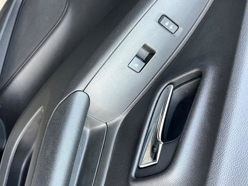 Used 2018 Chevrolet Trax LT w/ LT Convenience Package image 16