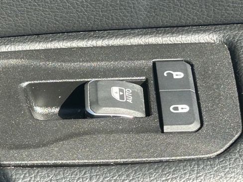 Used 2025 RAM 1500 Laramie AWD/4WD image 39