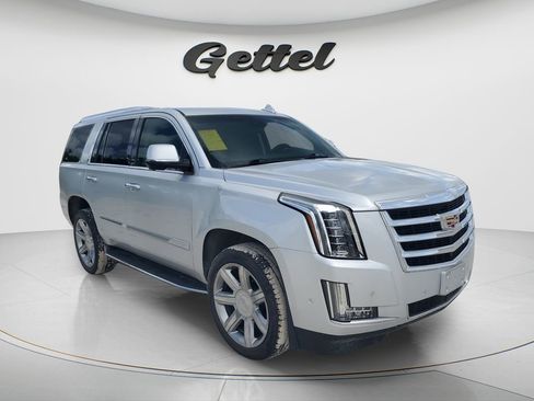 Used 2019 Cadillac Escalade Luxury AWD/4WD image 3
