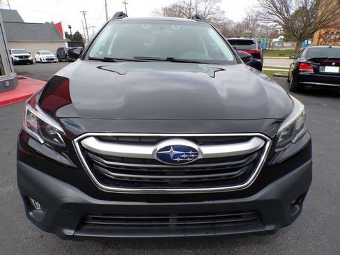 Used 2020 Subaru Outback Premium image 2
