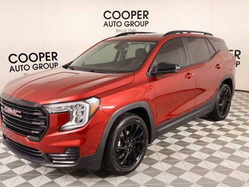 Used 2024 GMC Terrain SLE w/ Driver Convenience Package image 9