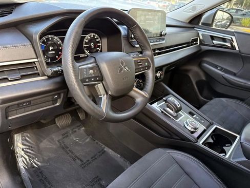 Used 2024 Mitsubishi Outlander SE image 23