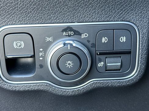 Certified 2026 Mercedes-Benz GLB 250 image 33