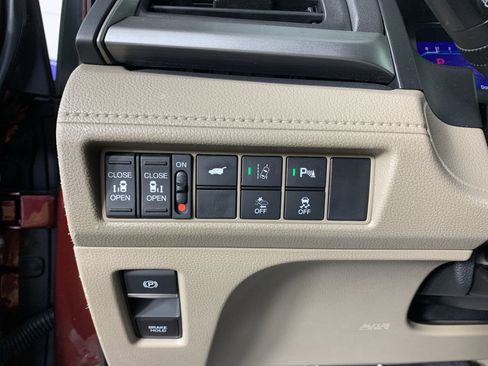 Used 2018 Honda Odyssey Touring image 15