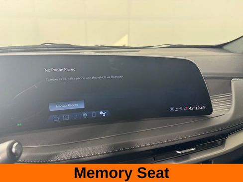 Used 2025 Cadillac XT4 Premium Luxury image 15