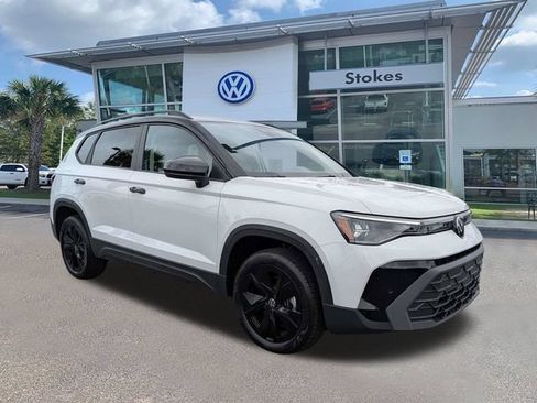 New 2026 Volkswagen Taos SE FWD image 2