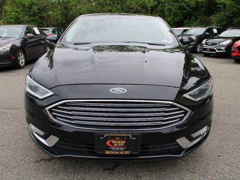 Used 2017 Ford Fusion SE w/ Fusion SE Technology Package FWD image 3