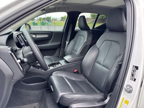 Used 2025 Volvo XC40 B5 Ultra w/ Climate Package AWD/4WD image 4