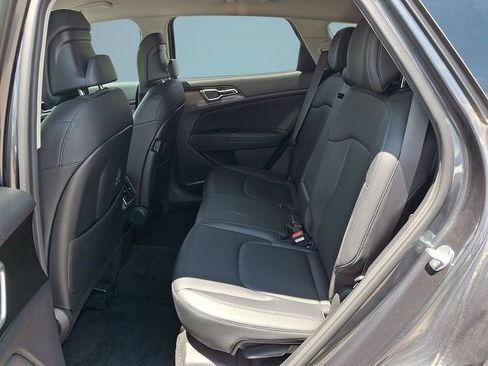 Used 2023 Kia Sportage EX AWD/4WD image 7