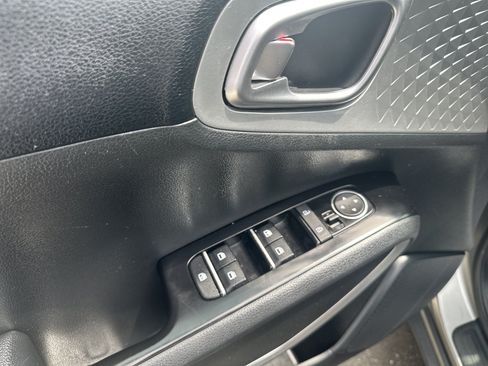 Used 2024 Kia Soul LX w/ Option Group 015 FWD image 9
