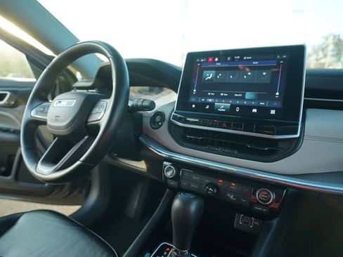 Used 2022 Jeep Compass Limited image 32