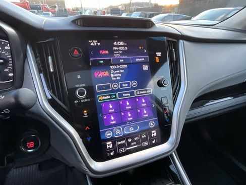 Used 2022 Subaru Outback Limited image 16