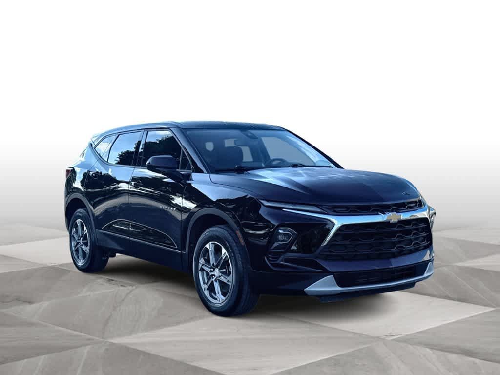 Used 2024 Chevrolet Blazer LT FWD image 2