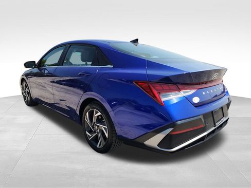 Used 2024 Hyundai Elantra Limited FWD image 5