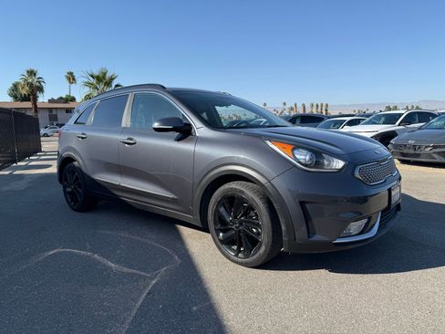 Used 2019 Kia Niro S Touring FWD image 2