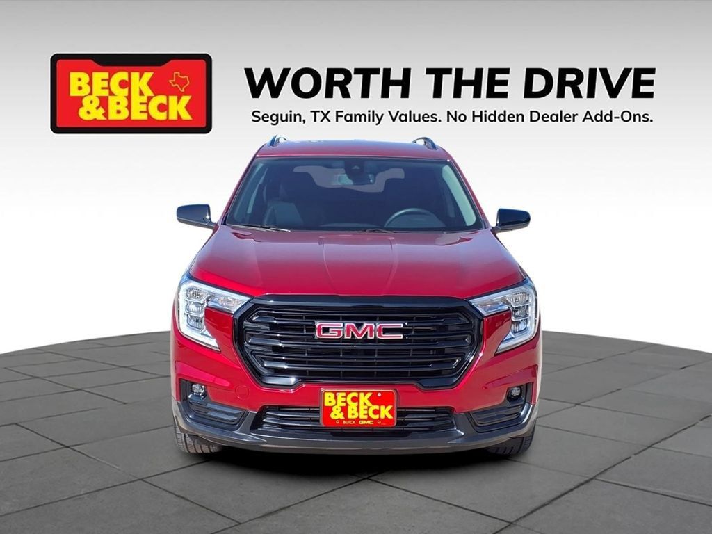 Used 2024 GMC Terrain SLT w/ Elevation Edition FWD image 2