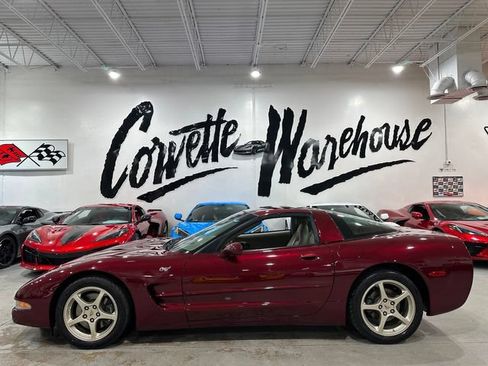 Used 2003 Chevrolet Corvette Coupe w/ Preferred Equipment Group RWD image 2