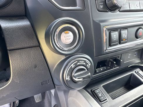 Used 2023 Nissan Titan SV w/ SV Convenience Package AWD/4WD image 25