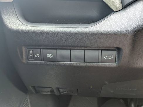 Used 2019 Toyota RAV4 XLE w/ Convenience Package FWD image 24