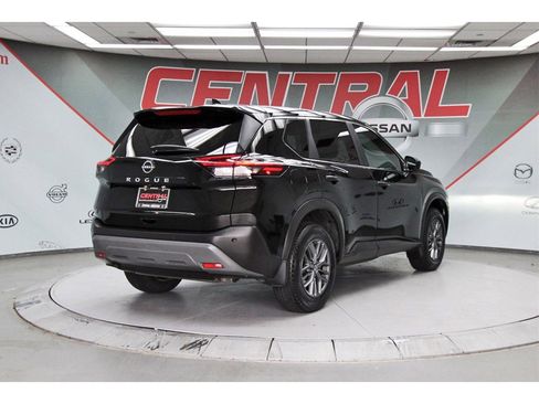 Used 2023 Nissan Rogue S image 5