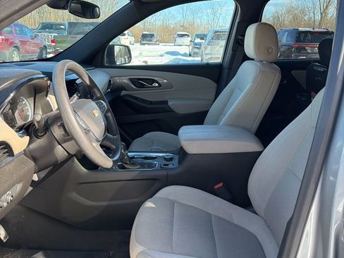 Used 2023 Chevrolet Traverse LS image 7