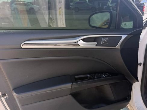 Used 2019 Ford Fusion SEL FWD image 12