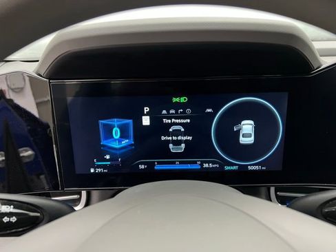 Used 2024 Hyundai Elantra SEL image 12