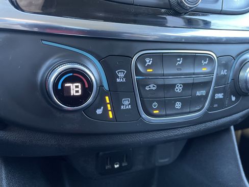 Used 2020 Chevrolet Traverse LT w/ Driver Confidence II Package image 31