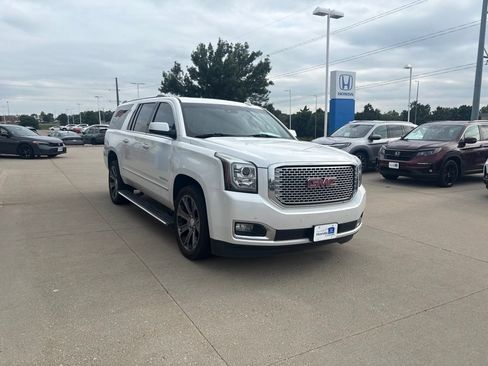 Used 2017 GMC Yukon XL Denali w/ Open Road Package AWD/4WD image 3