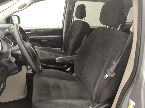 Used 2017 Dodge Grand Caravan SE FWD image 17