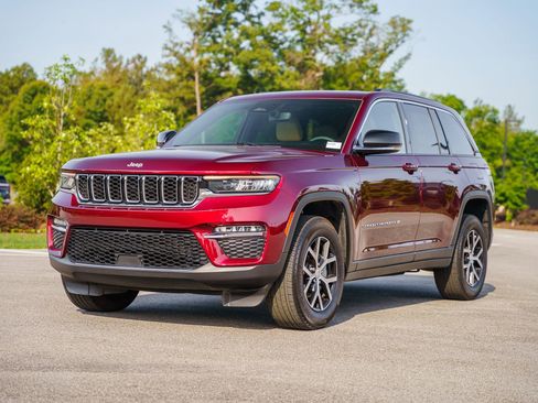Used 2024 Jeep Grand Cherokee Limited RWD image 3