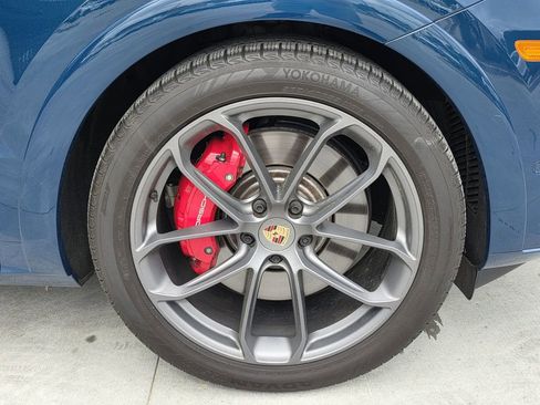 Used 2025 Porsche Cayenne GTS image 27