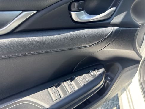 Used 2017 Honda Civic Touring image 19
