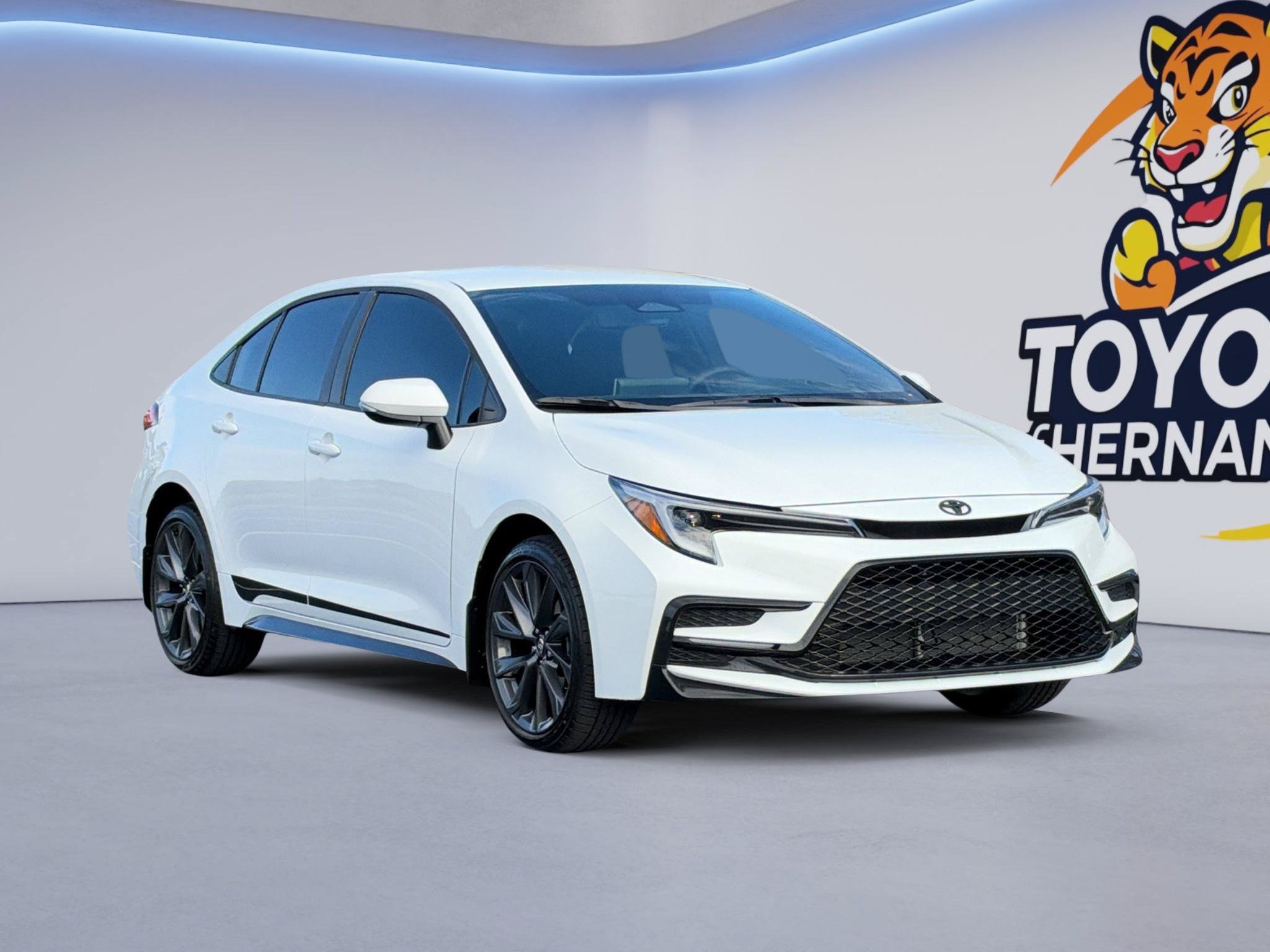 Used 2027 Toyota Corolla SE FWD image 3