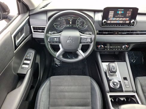 Used 2023 Mitsubishi Outlander SE image 11