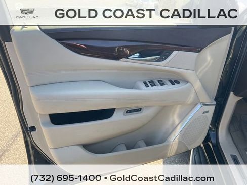 Used 2017 Cadillac Escalade Luxury image 20