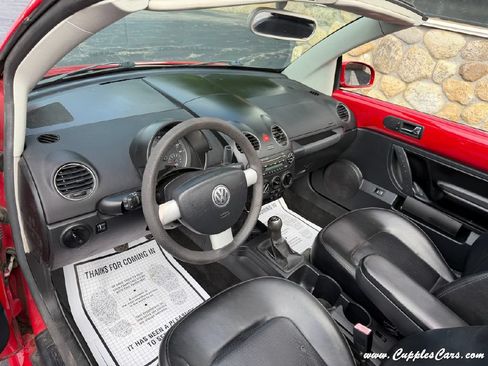 Used 2006 Volkswagen Beetle Convertible w/ Package 1 FWD image 4
