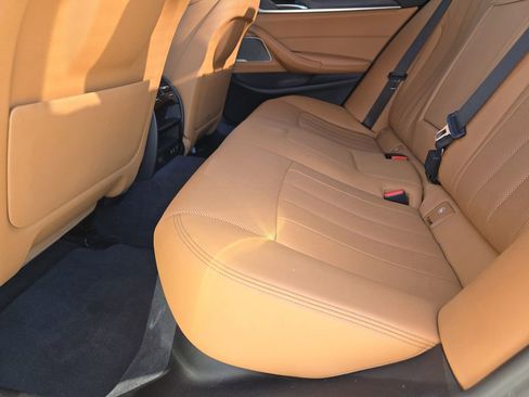 Used 2022 BMW 530e w/ Premium Package image 32