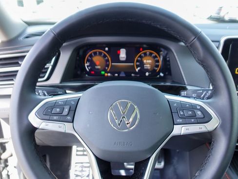 Used 2025 Volkswagen Atlas Peak Edition SE image 12