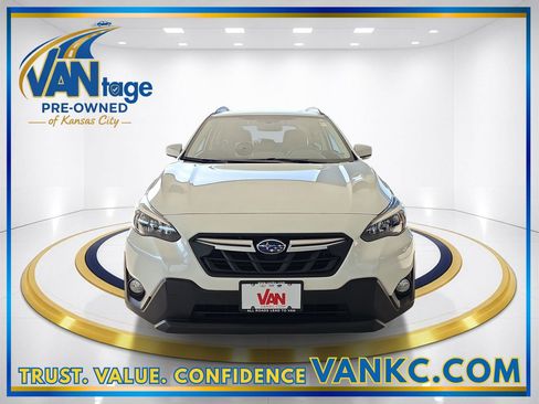 Used 2022 Subaru Crosstrek 2.0i Premium w/ Moonroof Package image 2
