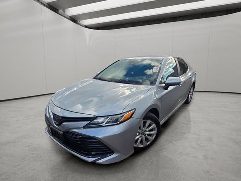 Used 2020 Toyota Camry LE image 2