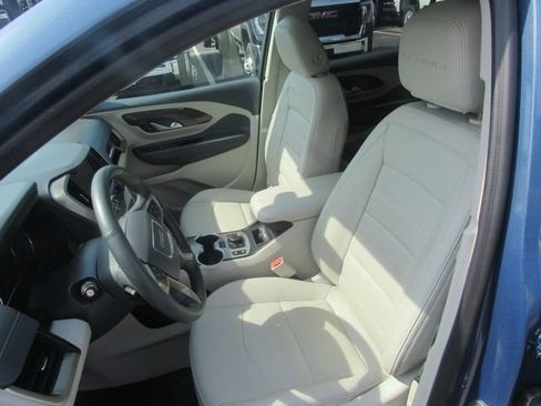Used 2024 GMC Terrain Denali w/ Denali Premium Package AWD/4WD image 11
